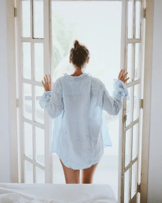 Hvordan du starter din dag, har stor betydning for resten af den ☀️

I vores artikel på gobeauty.dk deler vi inspiration til små morgenritualer, der kan give dig en lettere, mere fokuseret og balanceret start – uanset om du har 10 minutter eller en hel time.

💧Fra citronvand og bevægelse til planlægning og skønhedsrutiner – vi guider dig til at finde din egen rytme om morgenen.

👉 Læs hele artiklen her:
gobeauty.dk/saadan-kommer-du-bedst-fra-start-om-morgenen

#gobeautydk #morgenrutine #hverdagsro #godstartpådagen #skønhedsvaner